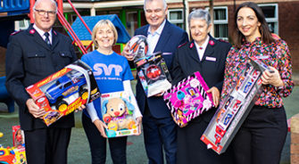 SVP - News - TV Legend Eamonn Holmes Backs Christmas Present Appeal